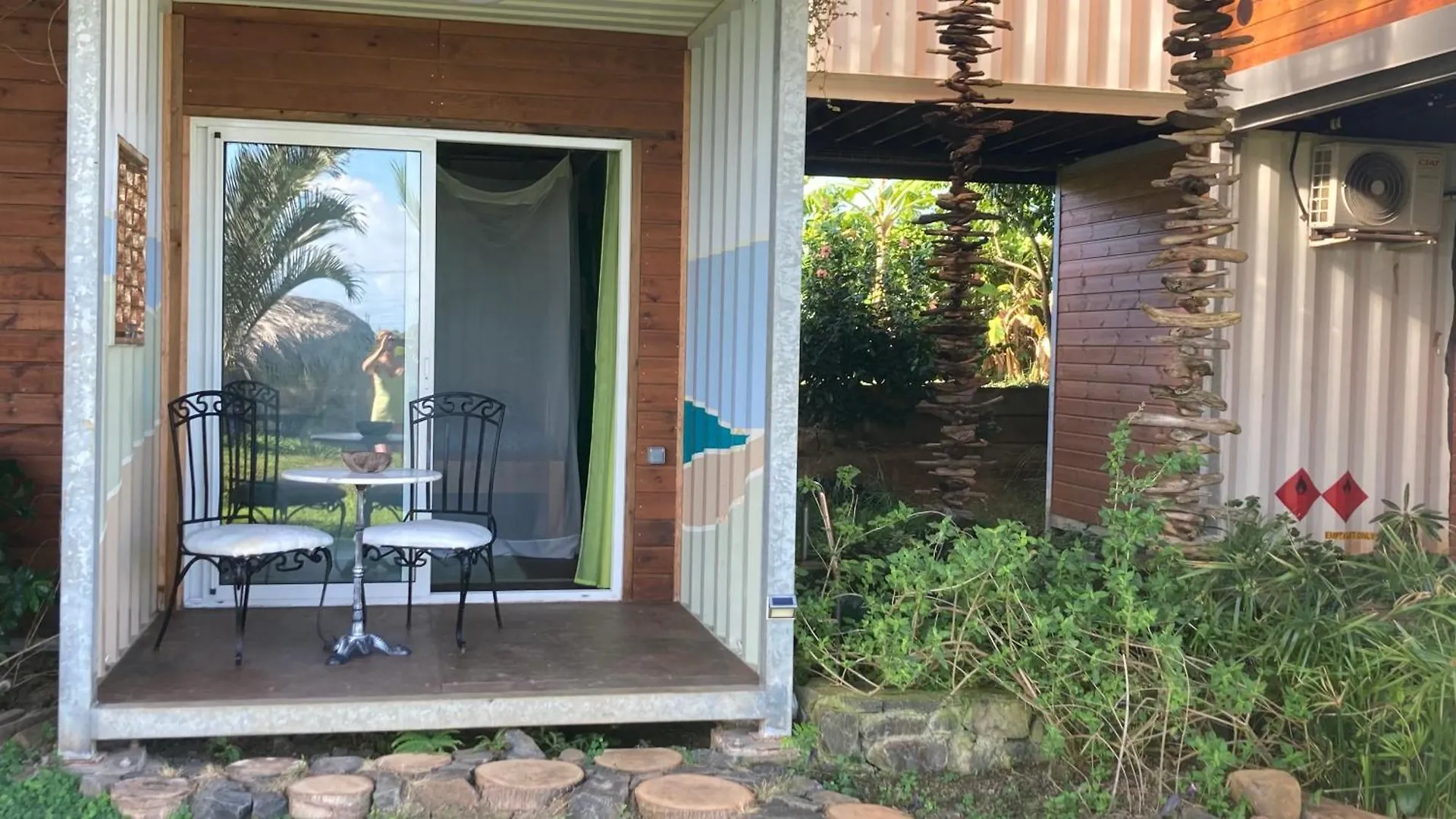 Home Container Resort Feu Sainte-Rose 0*,